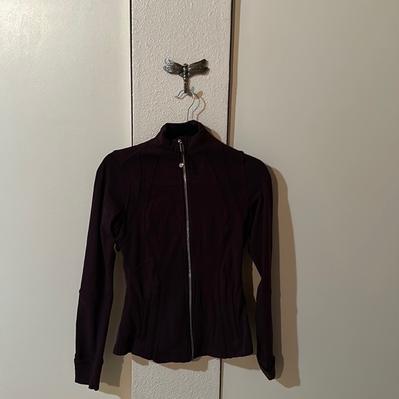 Burgundy color define jacket with cute silver zipper and mesh details - Picture 1 of 5